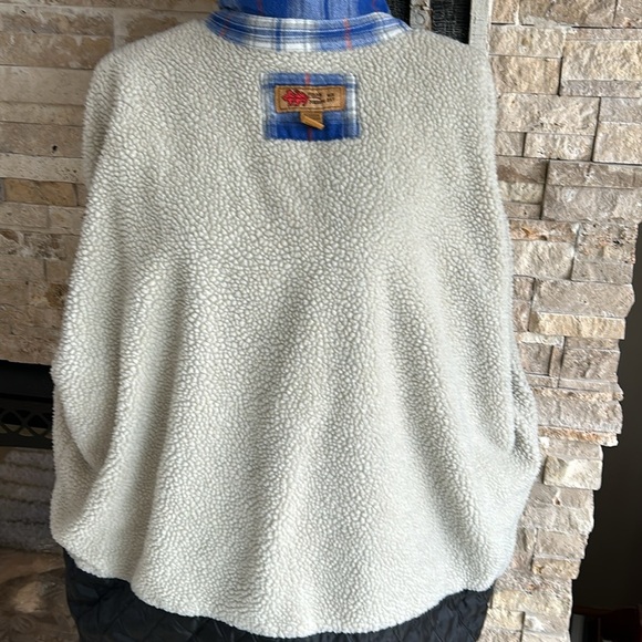 Field & Forest blue gray red plaid sherpa lined insulated snap flannel jacket - Picture 9 of 16